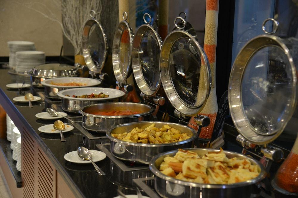 Dedeman Bostancı Hotel&convention Center 5* İstanbul